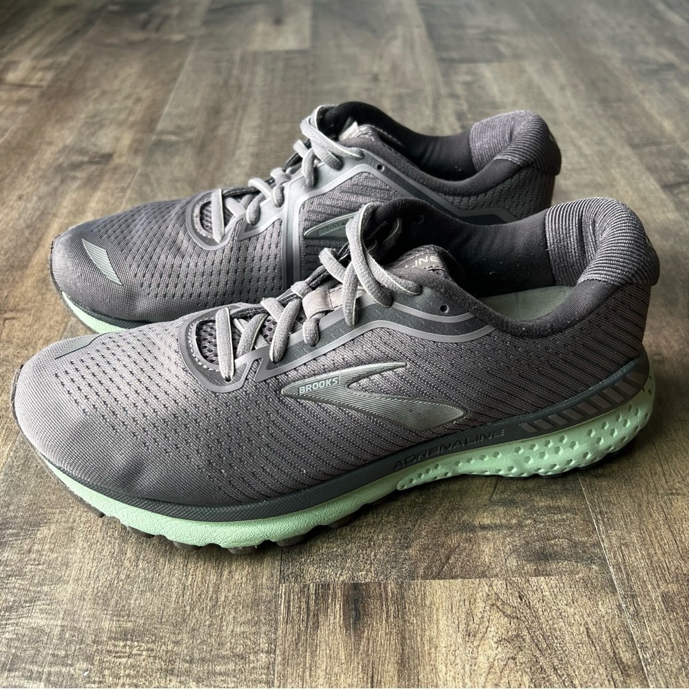Brooks Womens Adrenaline GTS 20 Gray Running Shoes Sneakers Size 10